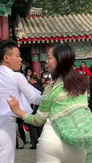 吃瓜群众广场舞,吃瓜群众眼中的舞蹈盛宴